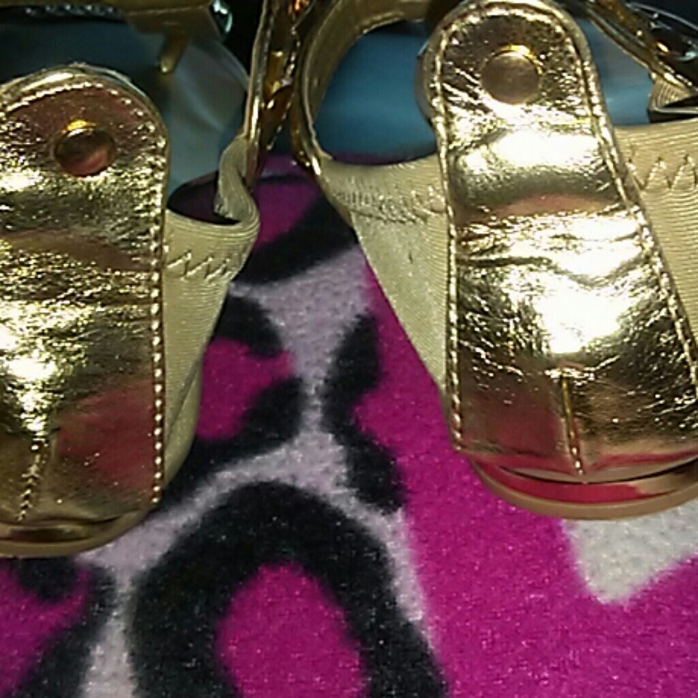 Shoes - Picture 3 of 4